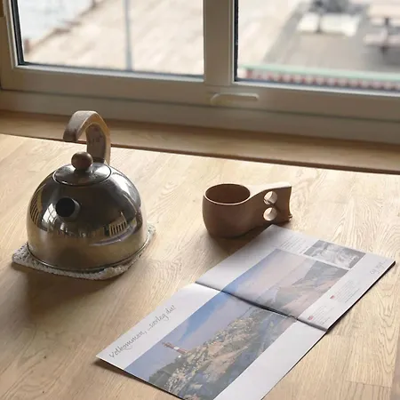 Hus Ved Sjoen Pa *